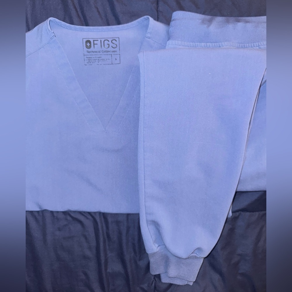 FIGS Scrub Set